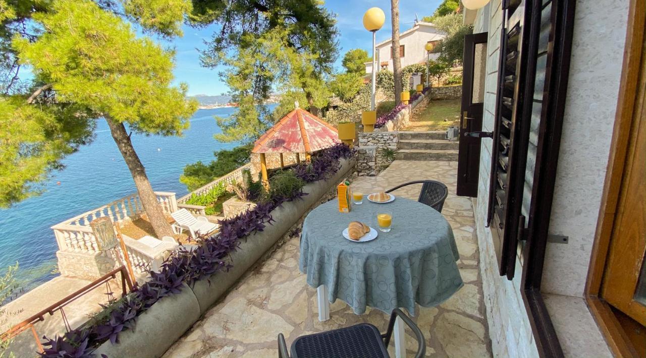 Seaview & Beachfront Apartments Jakov Округ-Доньи Экстерьер фото